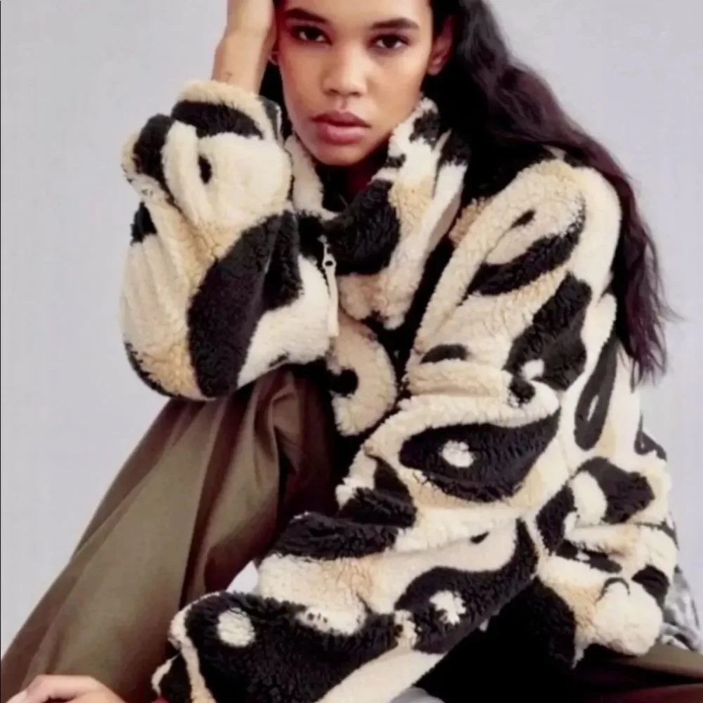 Urban Outfitters Bold Sherpa Olivia Yin Yang Jacket Ivory Tan Black - Picture 6 of 10